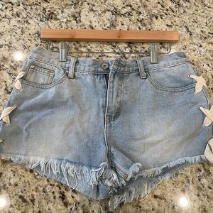 POL Womens Denim size Large shorts. I would say fits a size 29. Light wash